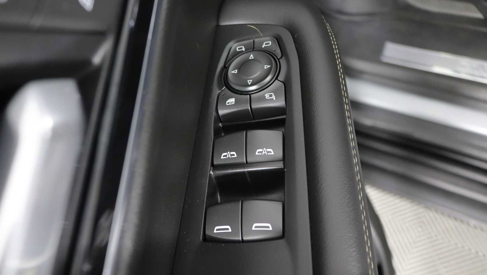 Used 2025 GMC Yukon Elevation w/ Elevation Premium Package AWD/4WD image 18