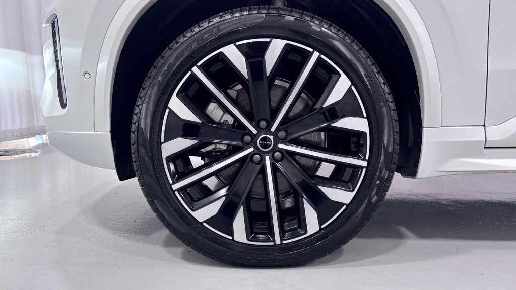 Certified 2026 Volvo XC90 B6 Plus AWD/4WD image 30