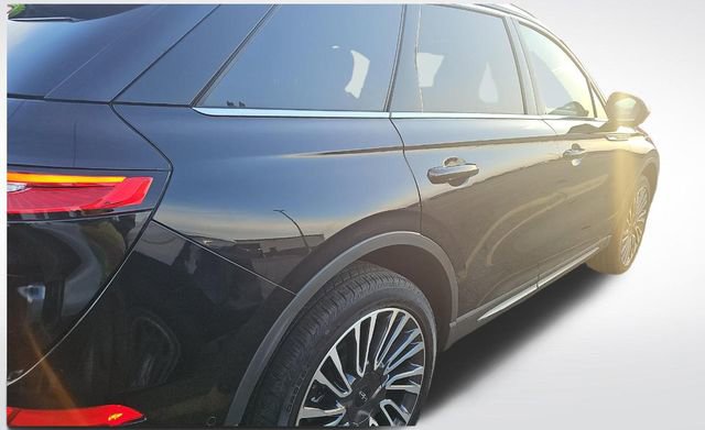 Used 2022 Lincoln Corsair Reserve w/ Equipment Group 201A image 2