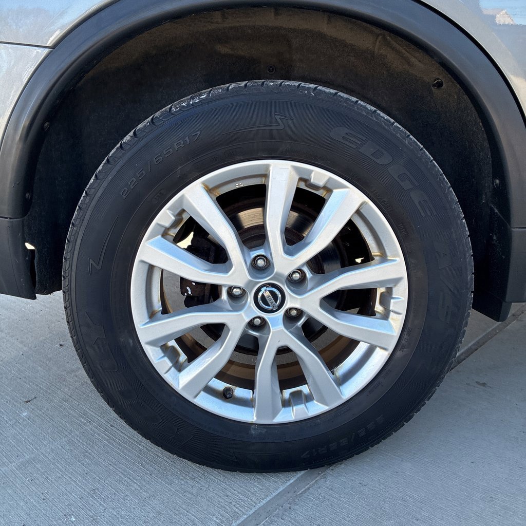 Used 2017 Nissan Rogue SV w/ SV Premium Package image 12