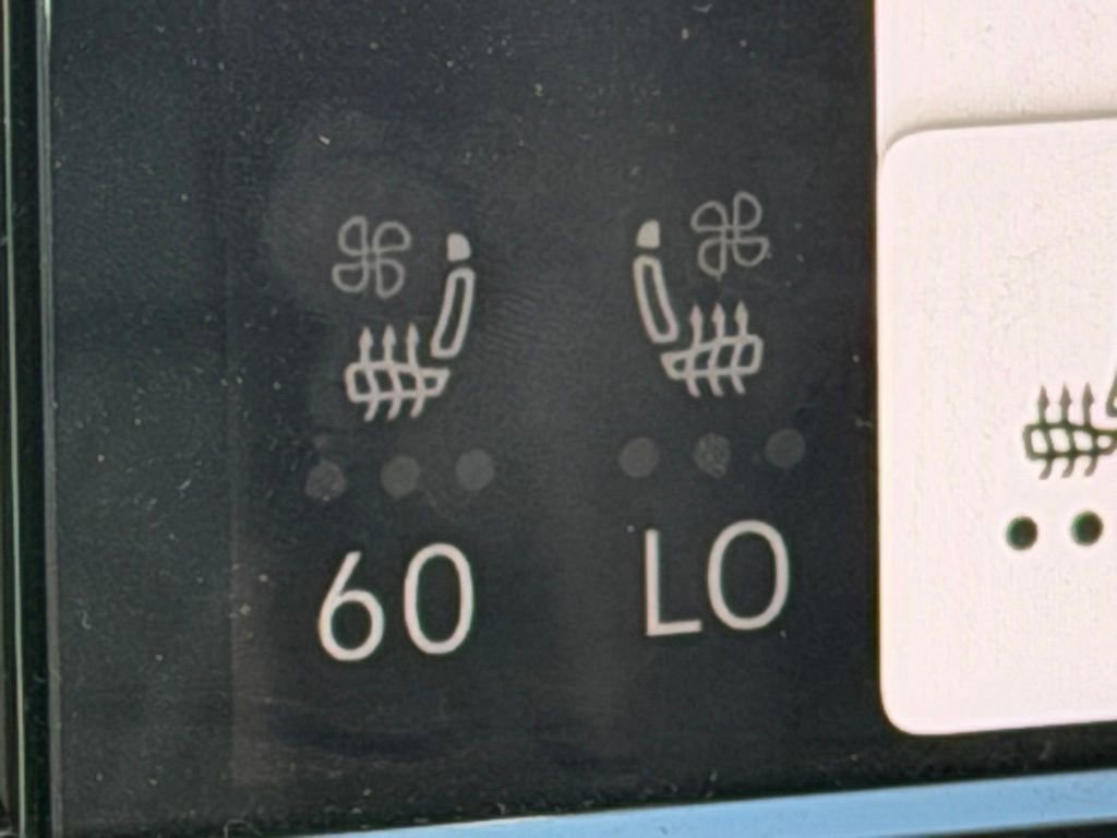 Used 2025 Volkswagen Atlas SEL Premium R-Line image 23