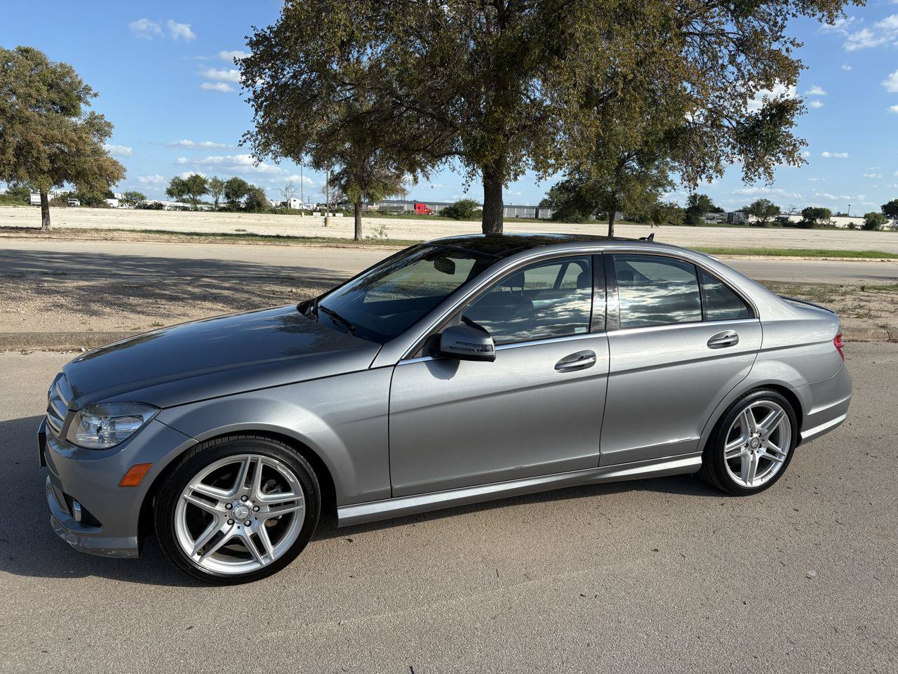 Used 2010 Mercedes-Benz C 300 Sedan image 3