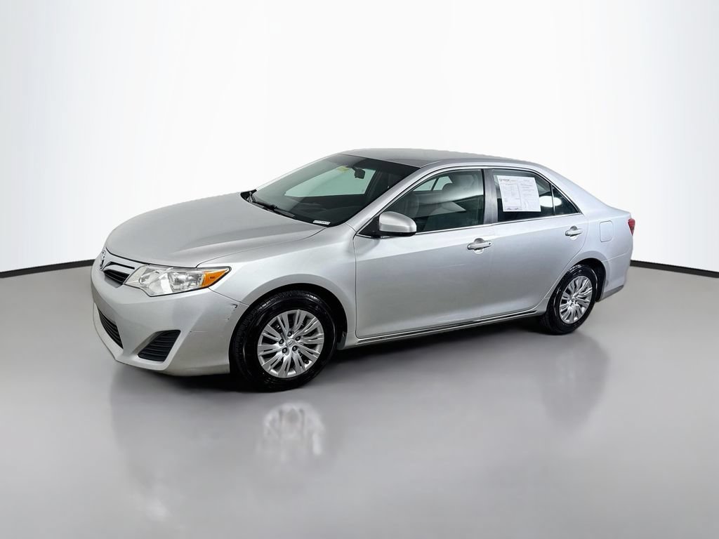Used 2013 Toyota Camry LE FWD image 3