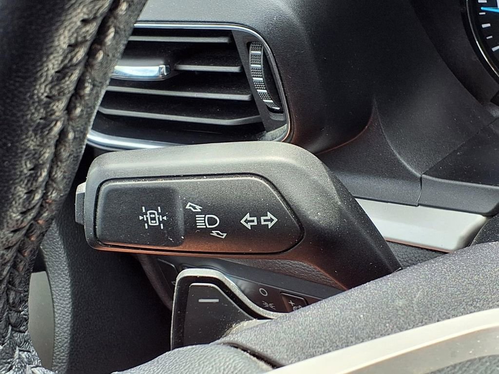 Used 2020 Ford Explorer XLT w/ Equipment Group 202A AWD/4WD image 23