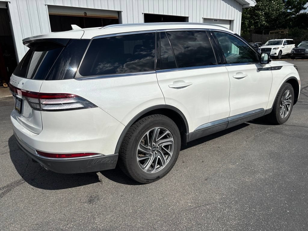 Used 2023 Lincoln Aviator AWD w/ Elements Package image 4