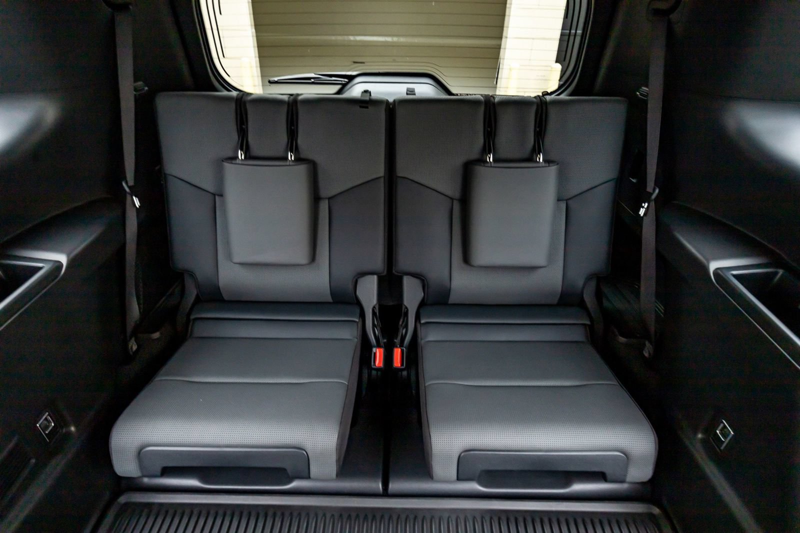 Used 2024 Lexus GX 550 w/ Accessory Package (31) AWD/4WD image 36
