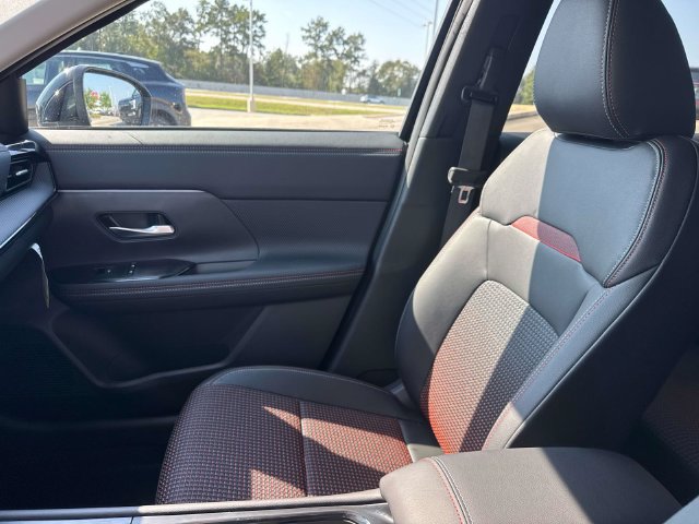 New 2027 Nissan Kicks SR FWD image 18