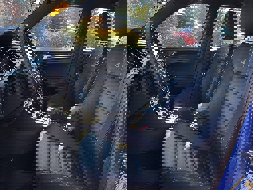 Used 2015 Volkswagen Golf R 4-Door image 6