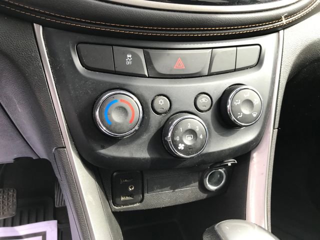 Used 2018 Chevrolet Trax LT w/ Sun & Sound Package image 12