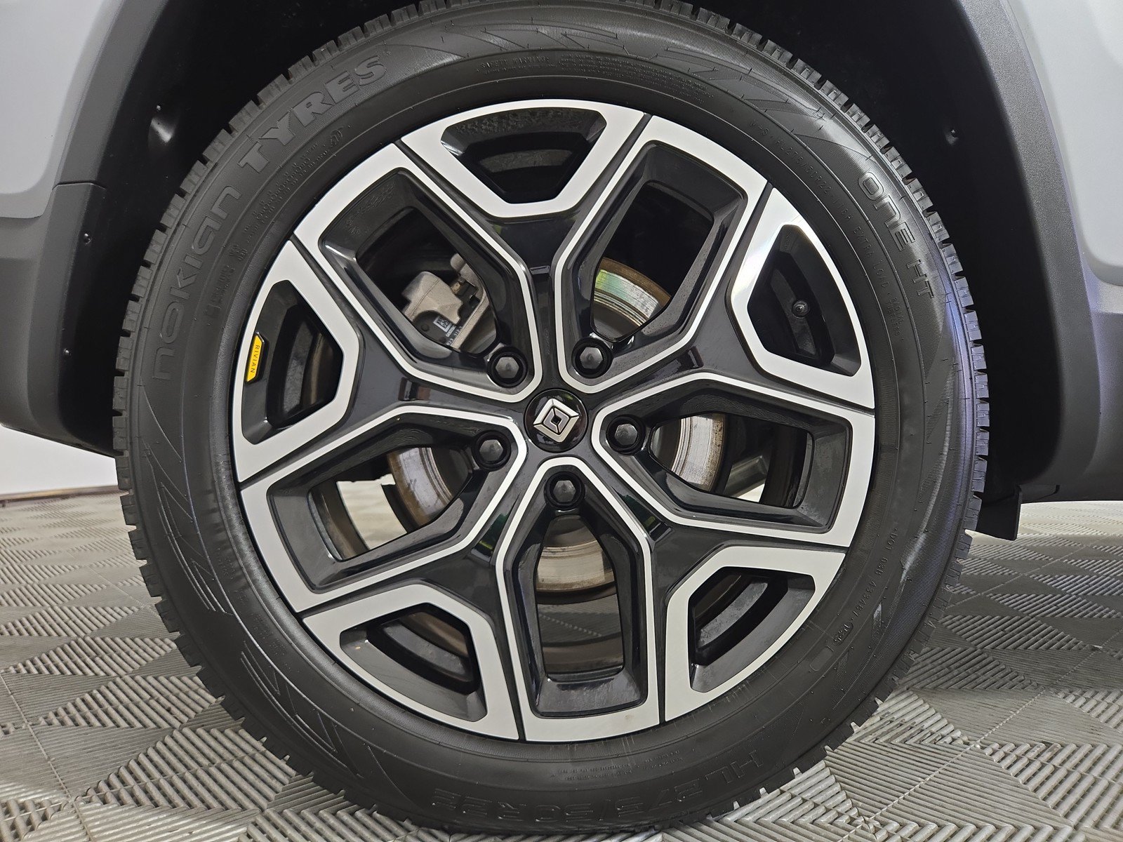 Used 2025 Rivian R1S Adventure AWD/4WD image 12