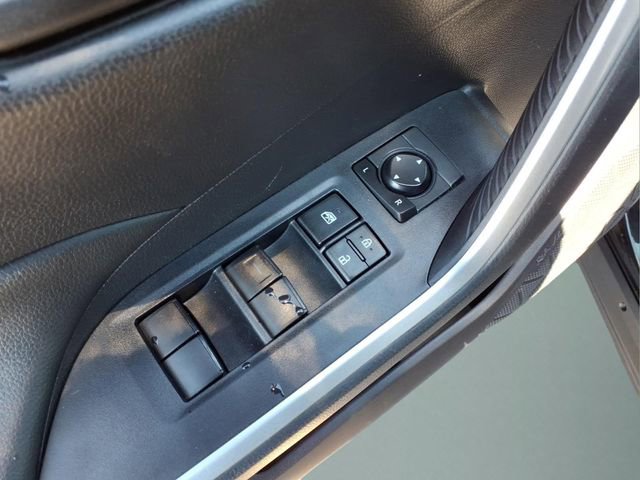 Certified 2022 Toyota RAV4 LE AWD/4WD image 11