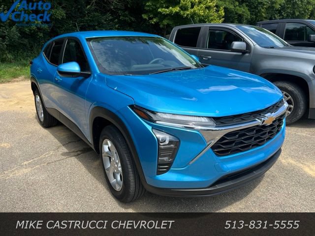 Used 2025 Chevrolet Trax LS w/ LS Convenience Package FWD image 2