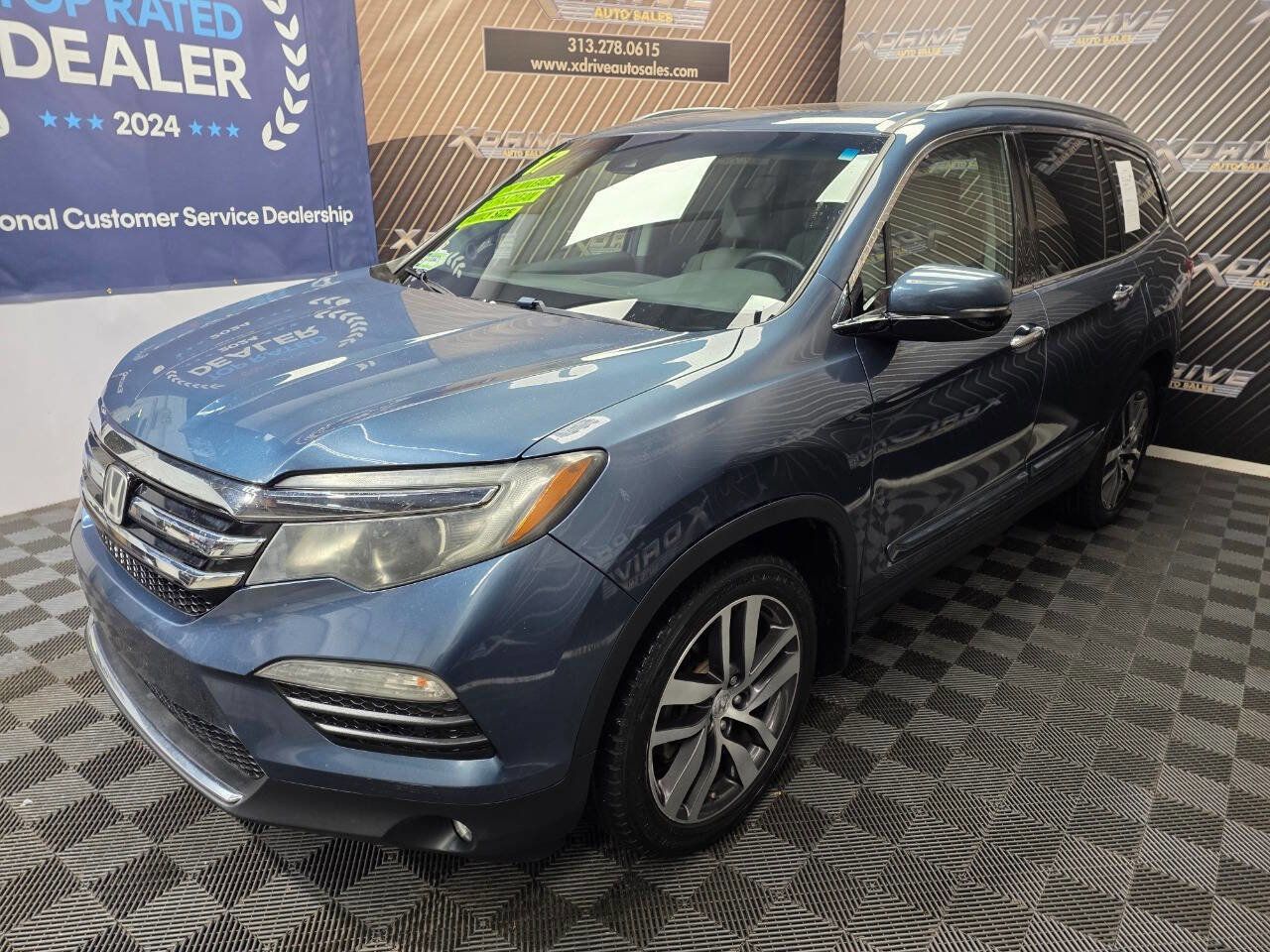 Used 2017 Honda Pilot Touring image 1