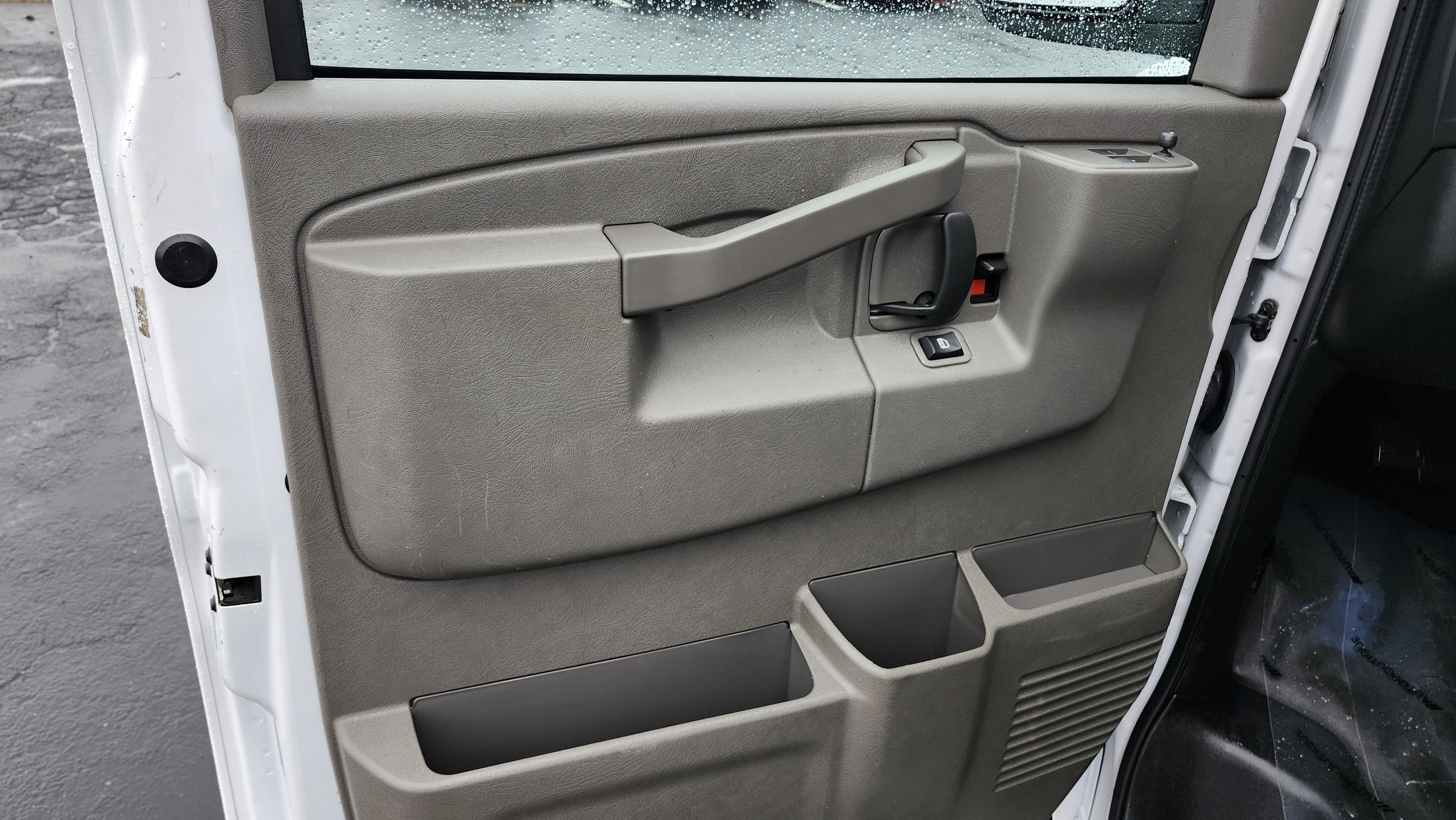 Used 2022 Chevrolet Express 3500 LS image 25