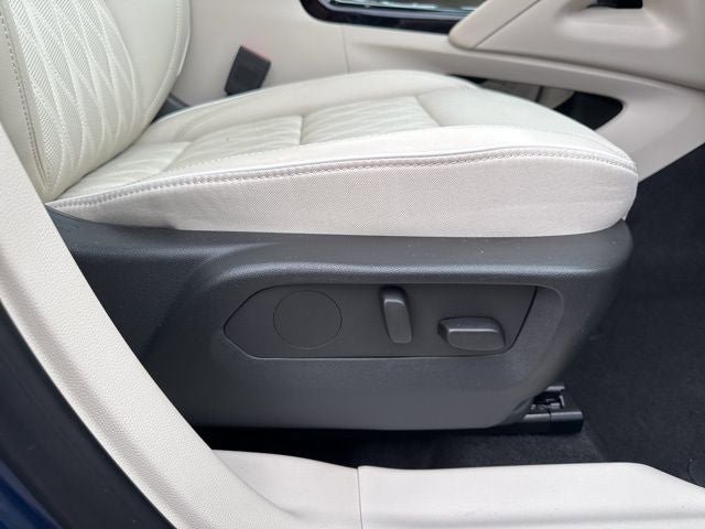 Used 2023 Buick Envision Avenir AWD/4WD image 31