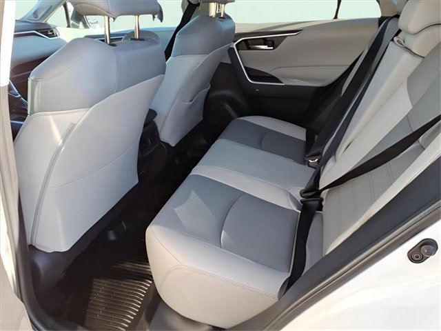 Used 2022 Toyota RAV4 XLE Premium image 7