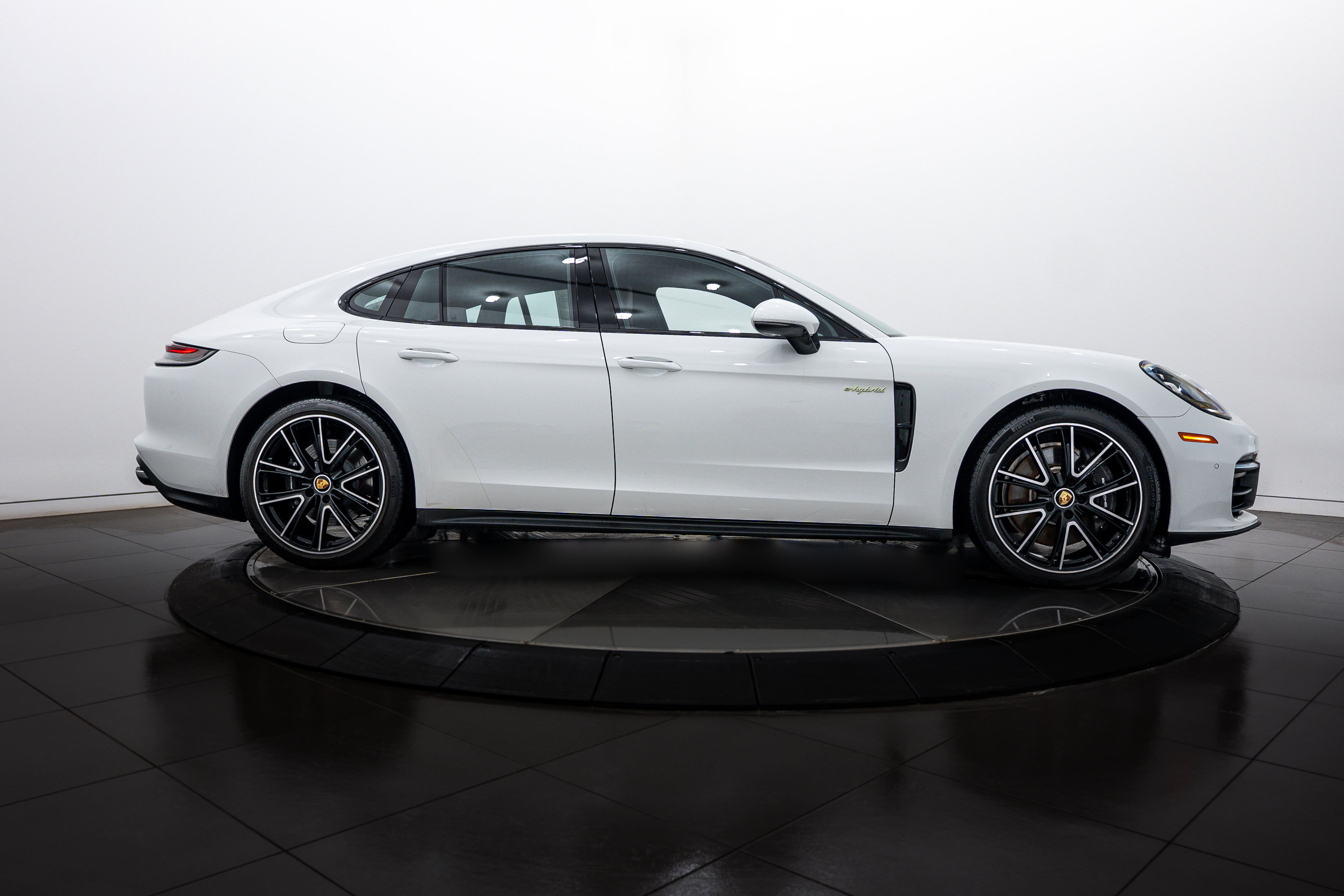 Used 2022 Porsche Panamera 4 image 8
