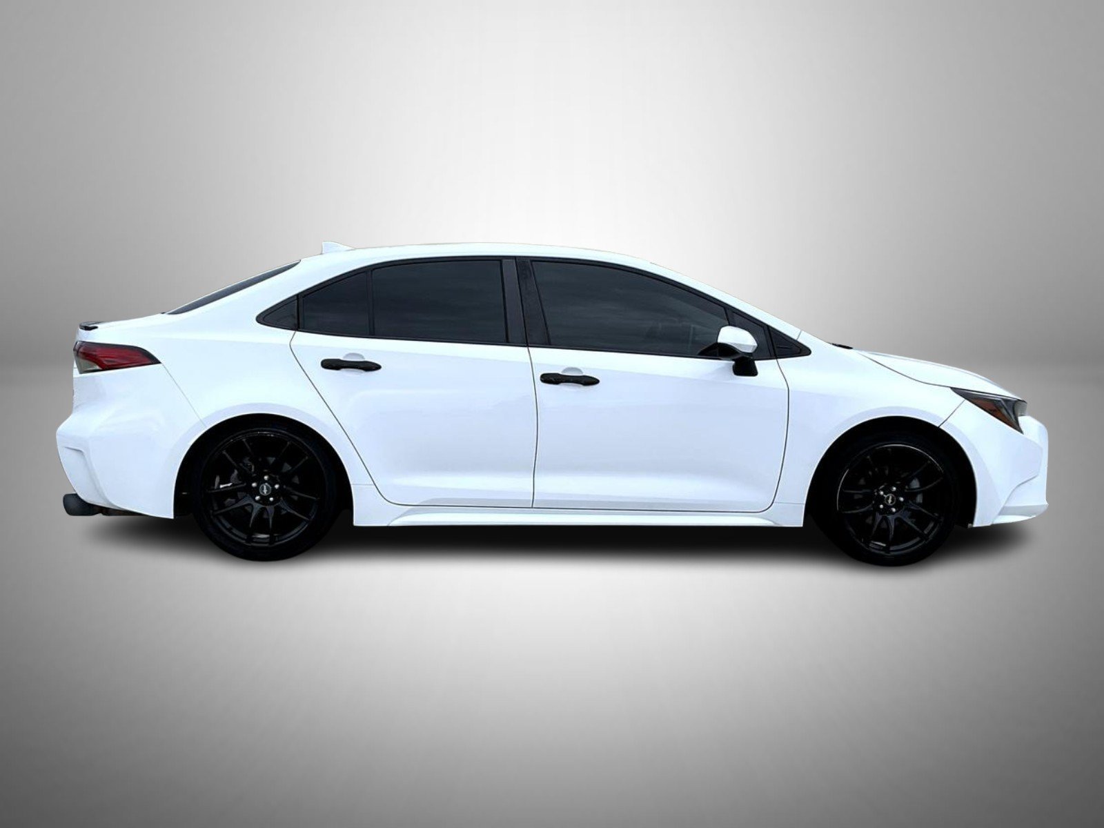 Used 2021 Toyota Corolla LE FWD image 4