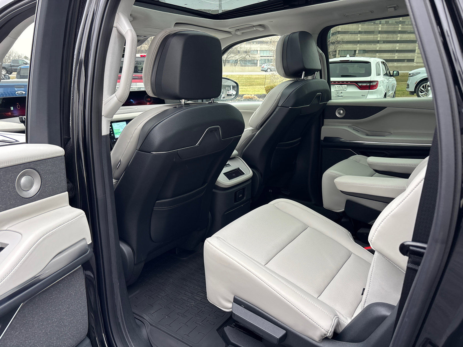 New 2025 Lincoln Navigator L Reserve AWD/4WD image 28