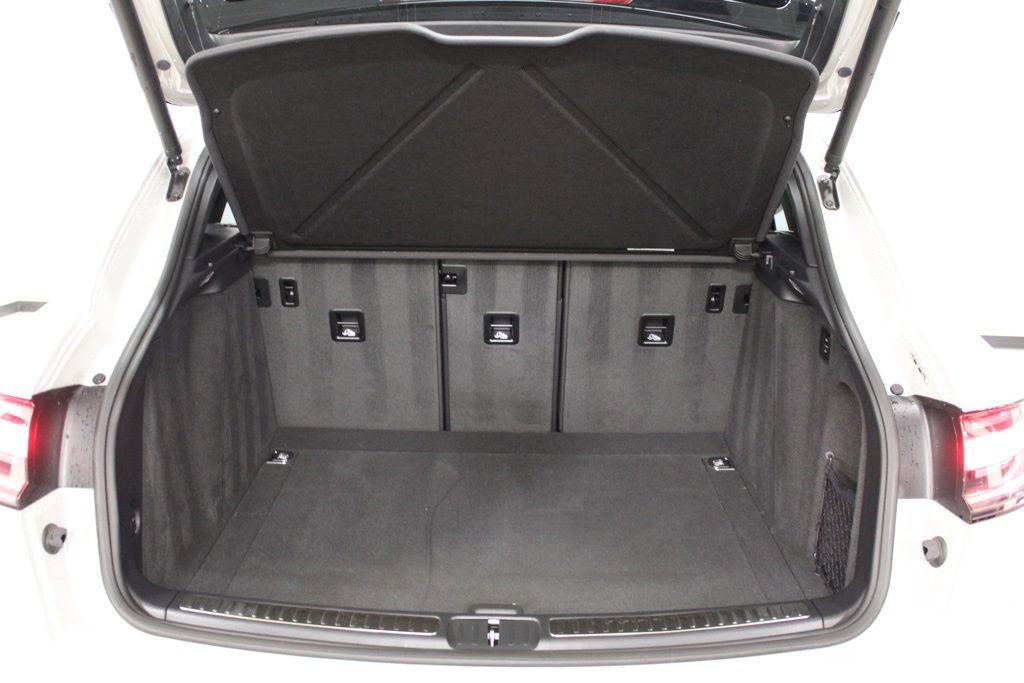 Certified 2025 Porsche Macan GTS image 35