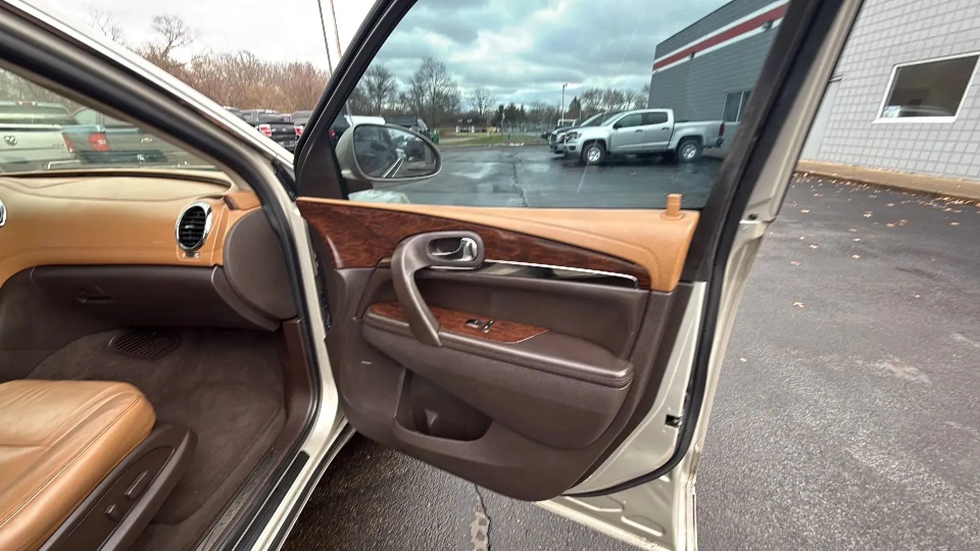 Used 2015 Buick Enclave Leather FWD image 17