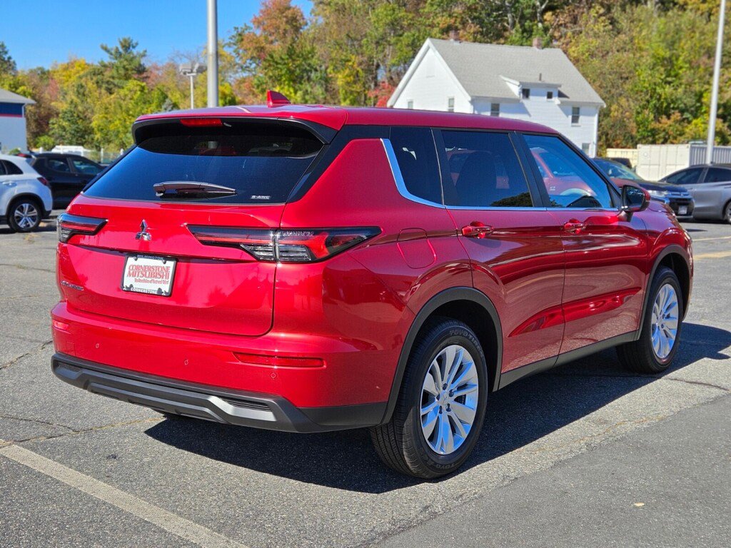New 2025 Mitsubishi Outlander ES image 5