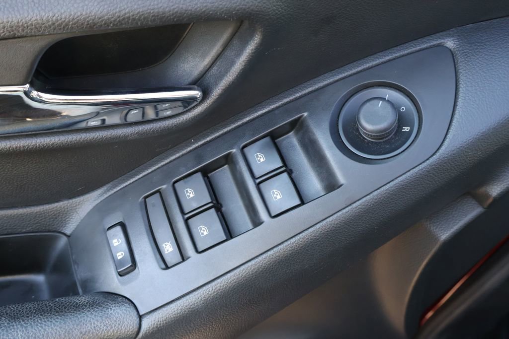 Used 2022 Chevrolet Trax LT w/ LT Convenience Package image 12