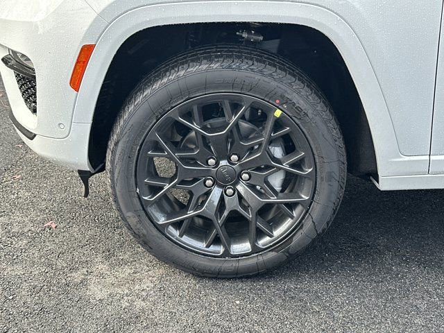 New 2025 Jeep Grand Cherokee Summit image 11