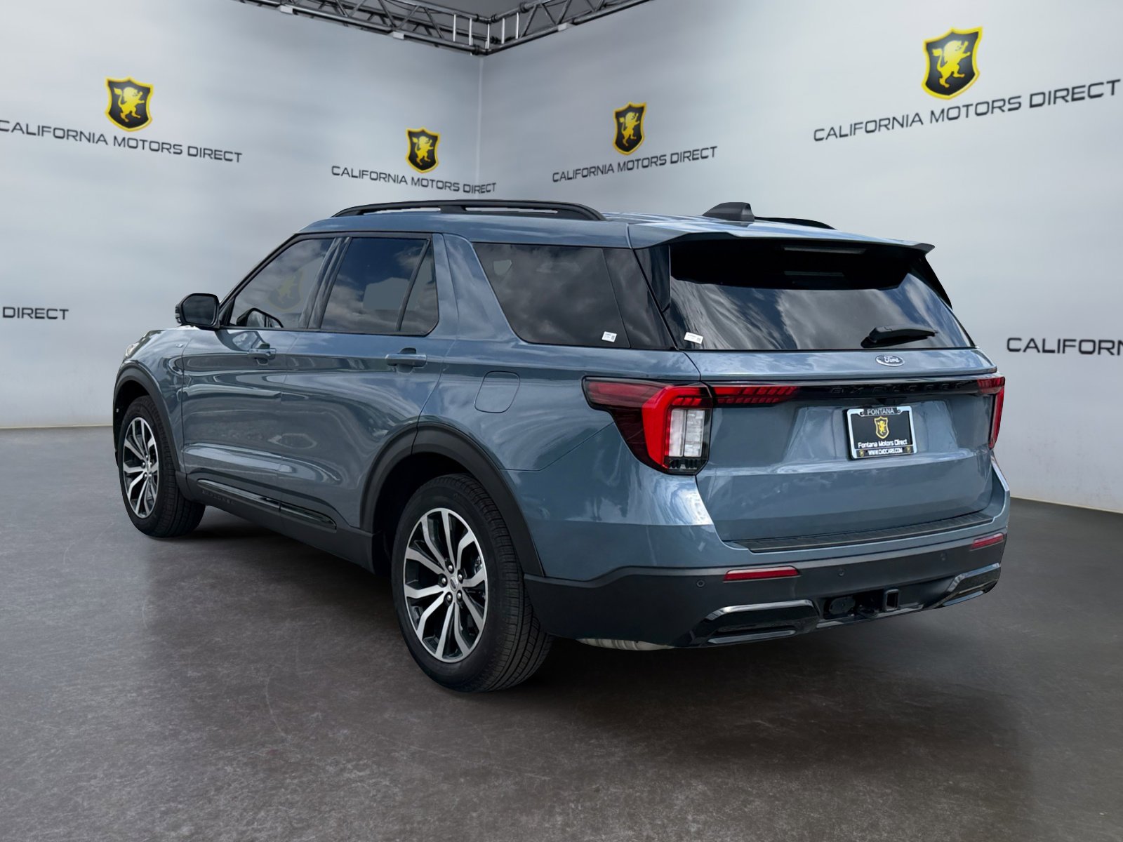 Used 2025 Ford Explorer ST-Line w/ Premium Package RWD image 3