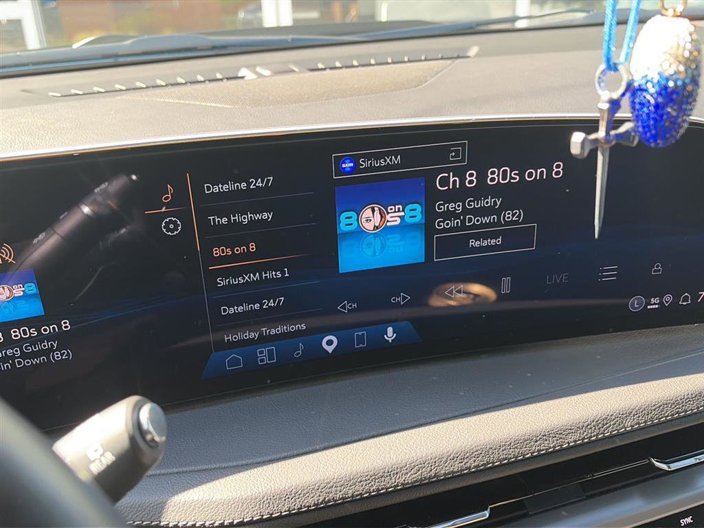 Used 2025 Cadillac XT4 Premium Luxury FWD image 8