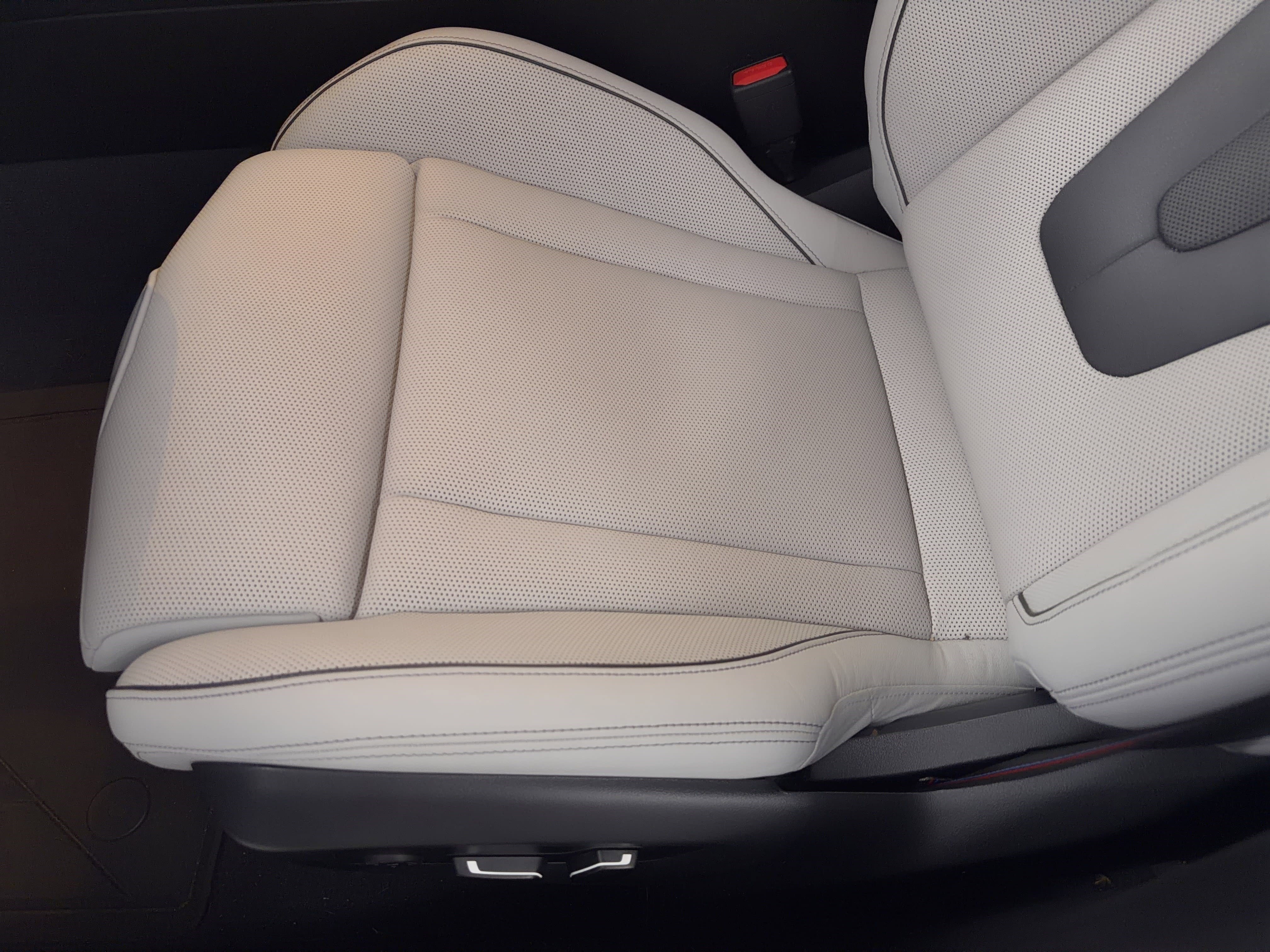 Used 2026 BMW M5 w/ Executive Package image 16