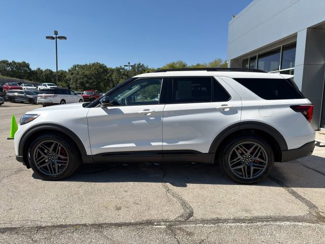 Used 2025 Ford Explorer ST w/ Sun And Sound Package image 4