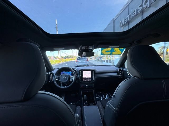 Certified 2025 Volvo XC40 B5 Plus AWD/4WD image 18