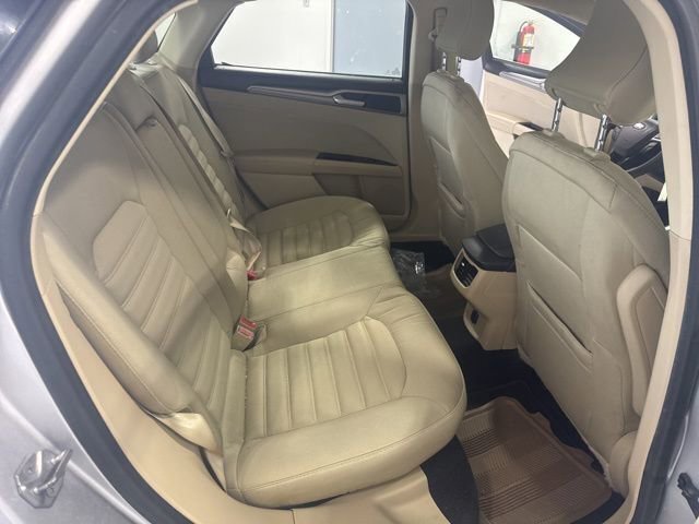 Used 2015 Ford Fusion SE image 18