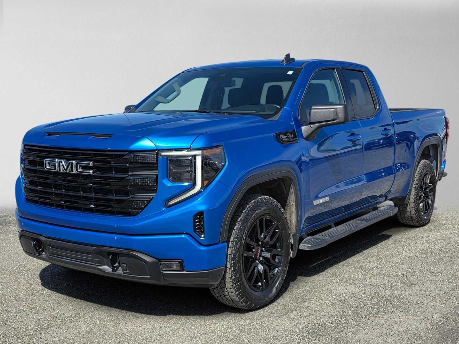 Used 2022 GMC Sierra 1500 Elevation w/ LPO, Elevation Black Package AWD/4WD image 7