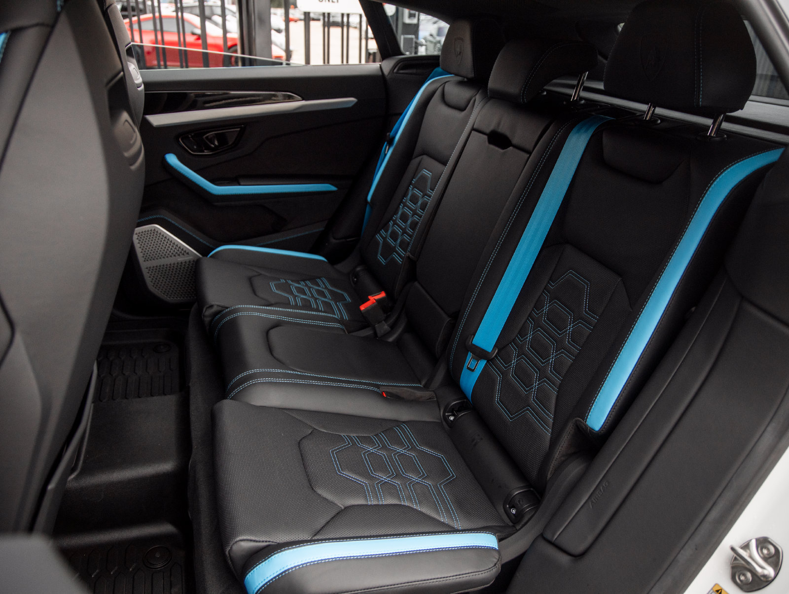 Used 2025 Lamborghini Urus S AWD/4WD image 37