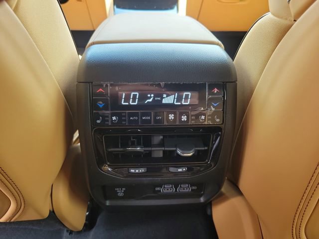 Used 2024 Jeep Grand Cherokee Summit AWD/4WD image 13