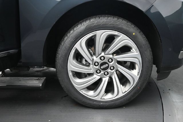 Certified 2024 Lincoln Navigator L Reserve AWD/4WD image 33