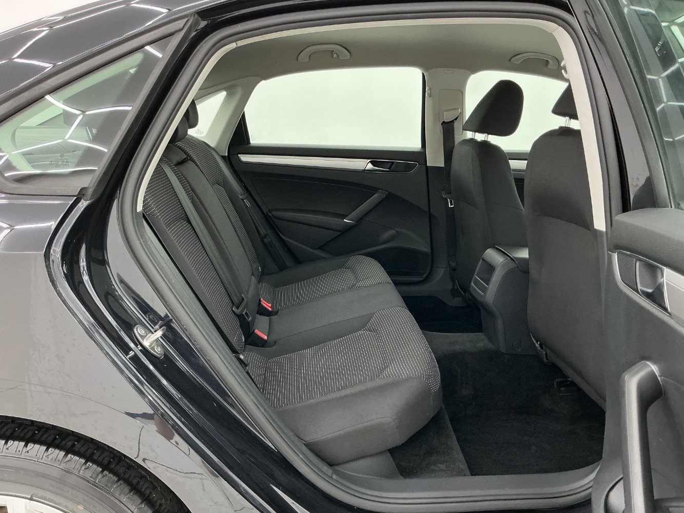 Used 2018 Volkswagen Passat 2.0T S w/ Driver Assistance Package FWD image 21