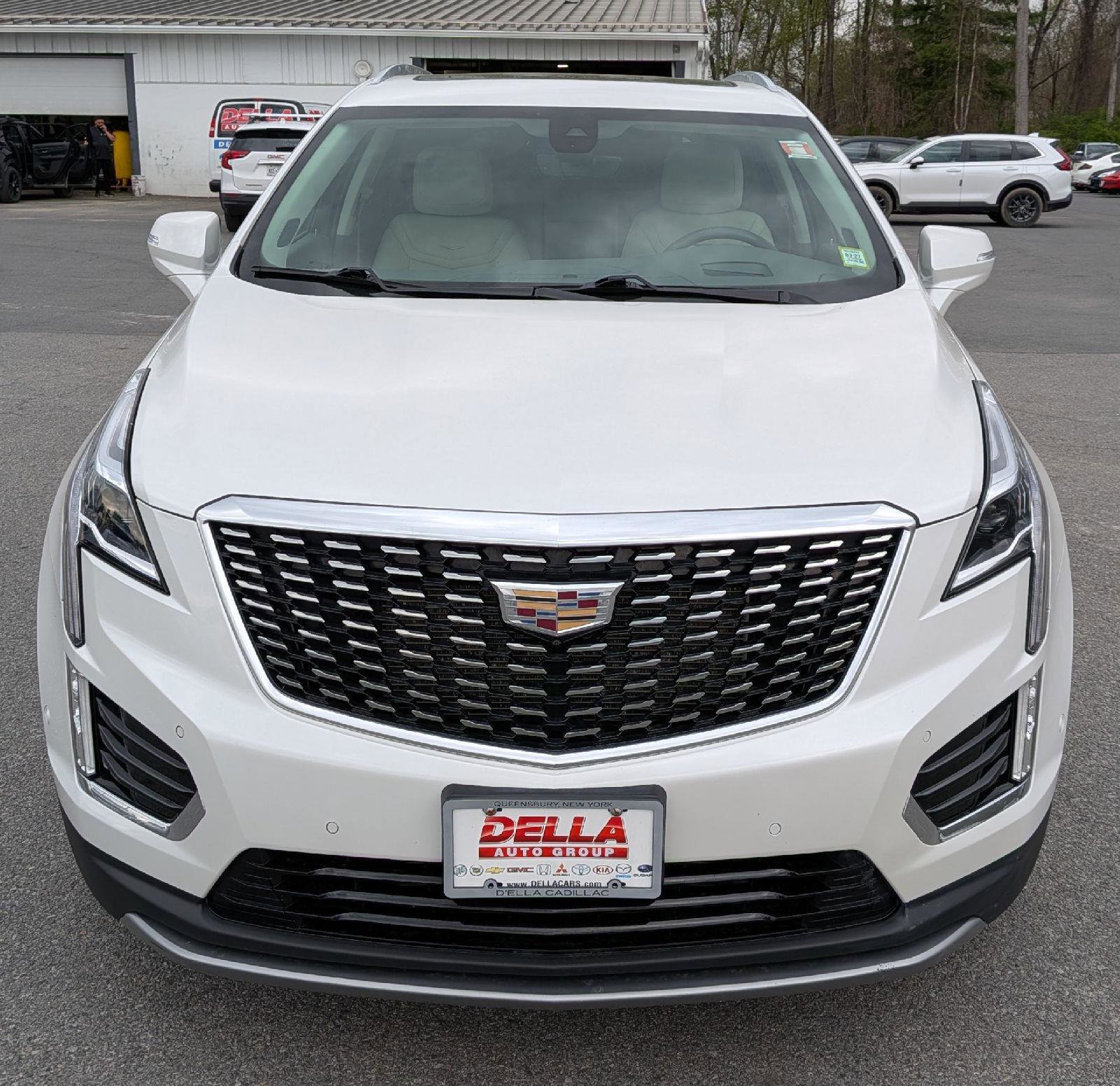 Used 2022 Cadillac XT5 Premium Luxury w/ Technology Package AWD/4WD image 2