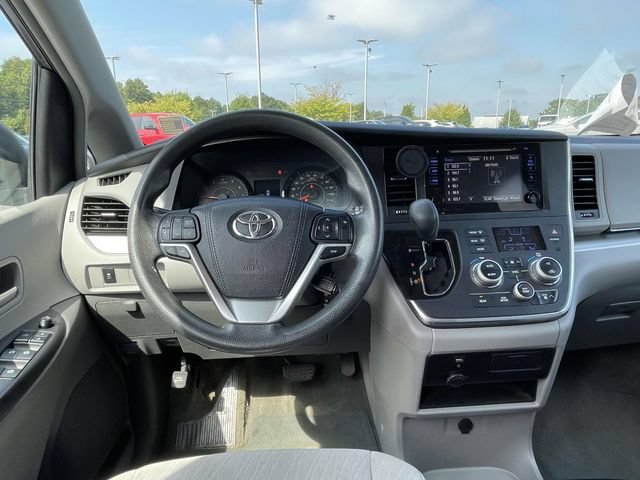 Used 2017 Toyota Sienna LE FWD image 12