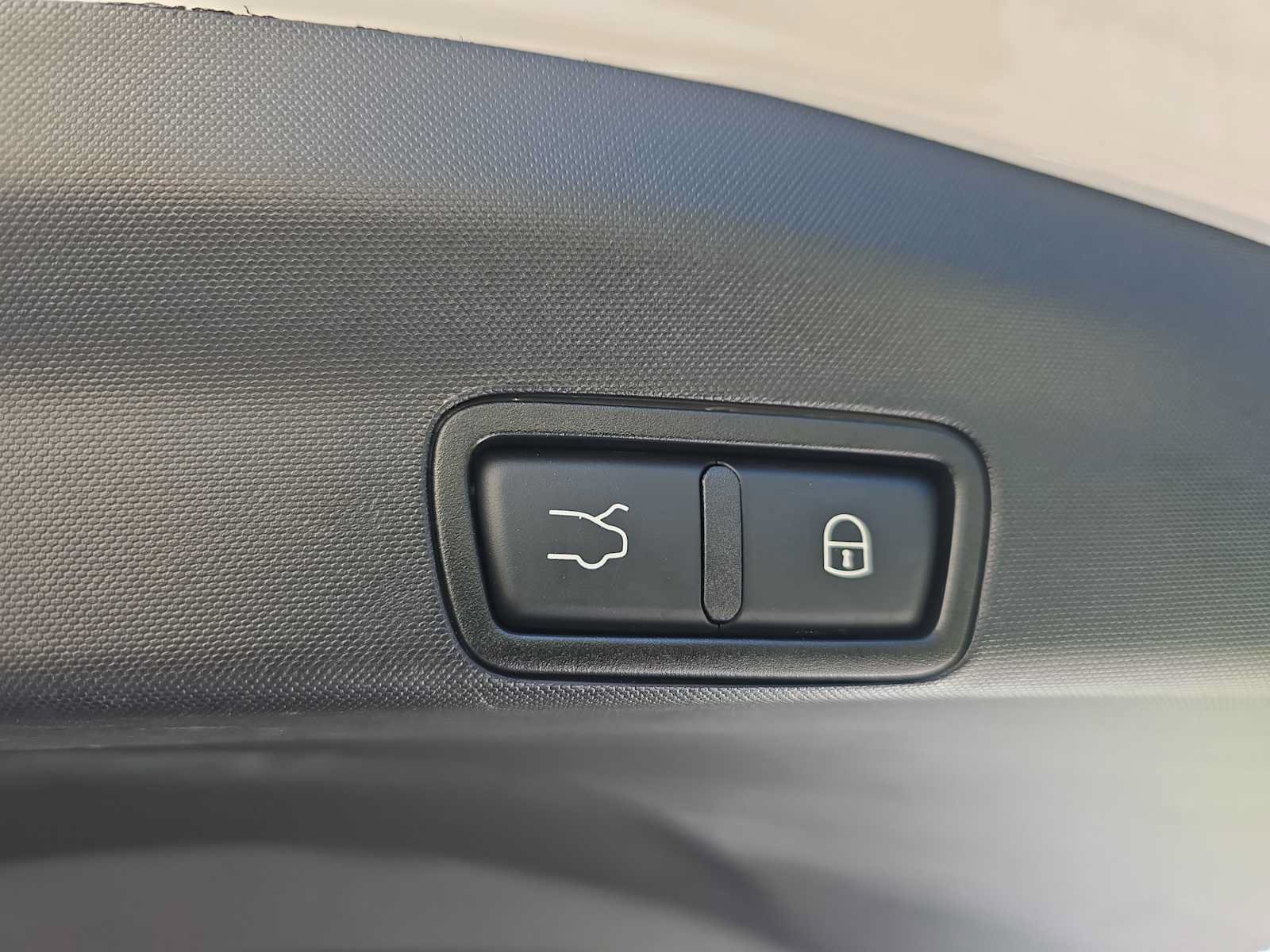 Used 2019 Alfa Romeo Stelvio AWD image 25