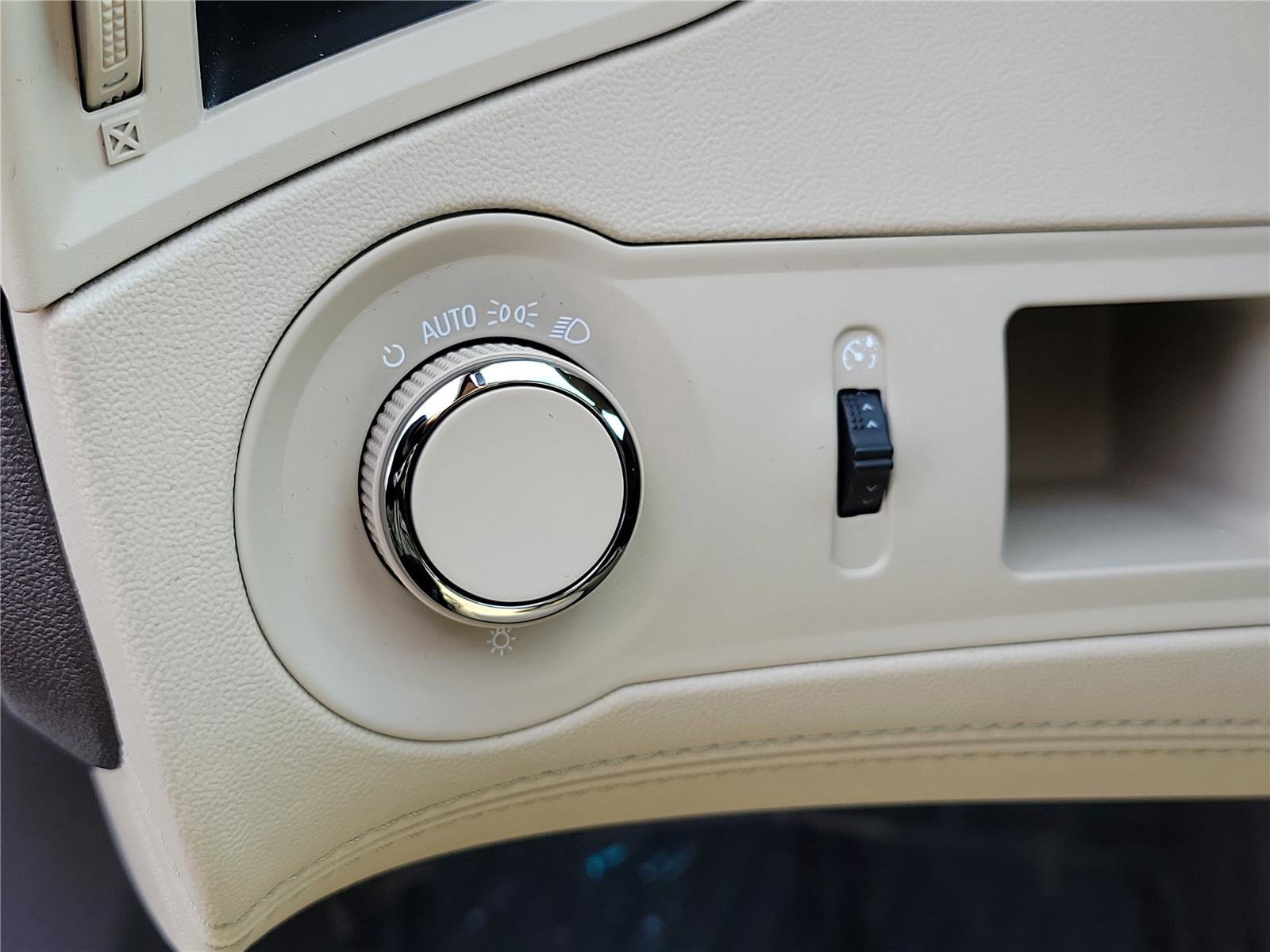 Used 2015 Buick LaCrosse image 22