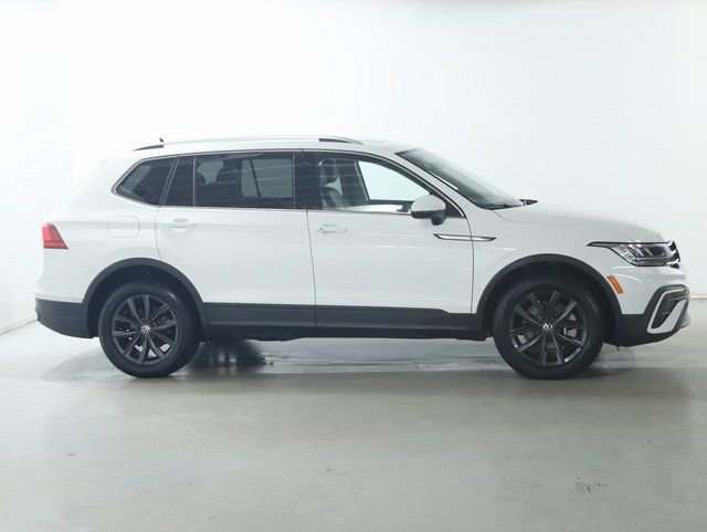 Used 2024 Volkswagen Tiguan SE FWD image 11