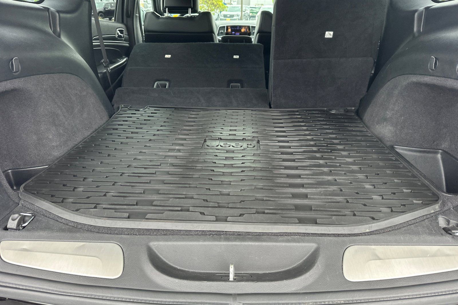 Used 2019 Jeep Grand Cherokee Limited image 17