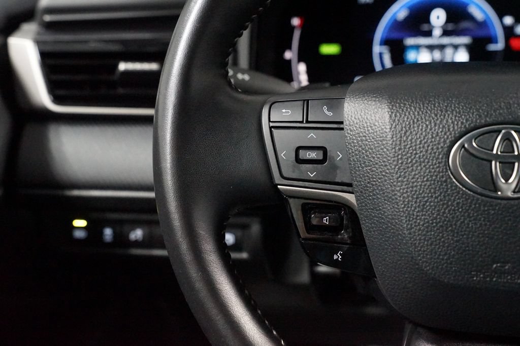 Certified 2025 Toyota Camry SE FWD image 14