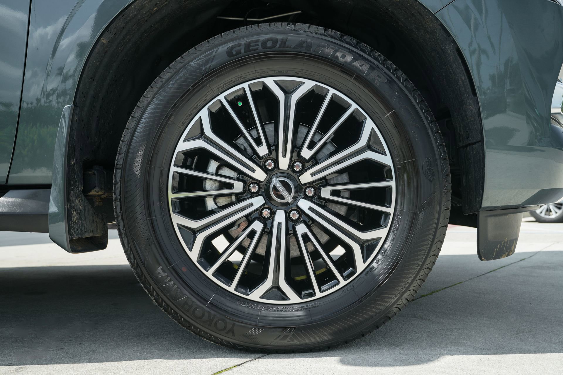 Used 2025 Nissan Armada Platinum image 27