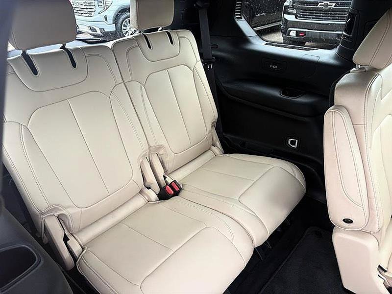 Used 2024 Jeep Grand Cherokee L Limited w/ Black Appearance Package AWD/4WD image 46