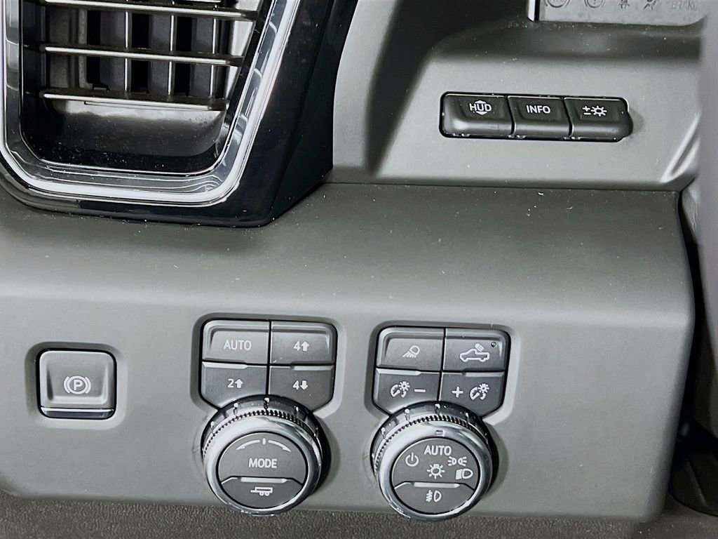 Used 2025 GMC Sierra 2500 Denali Ultimate image 9