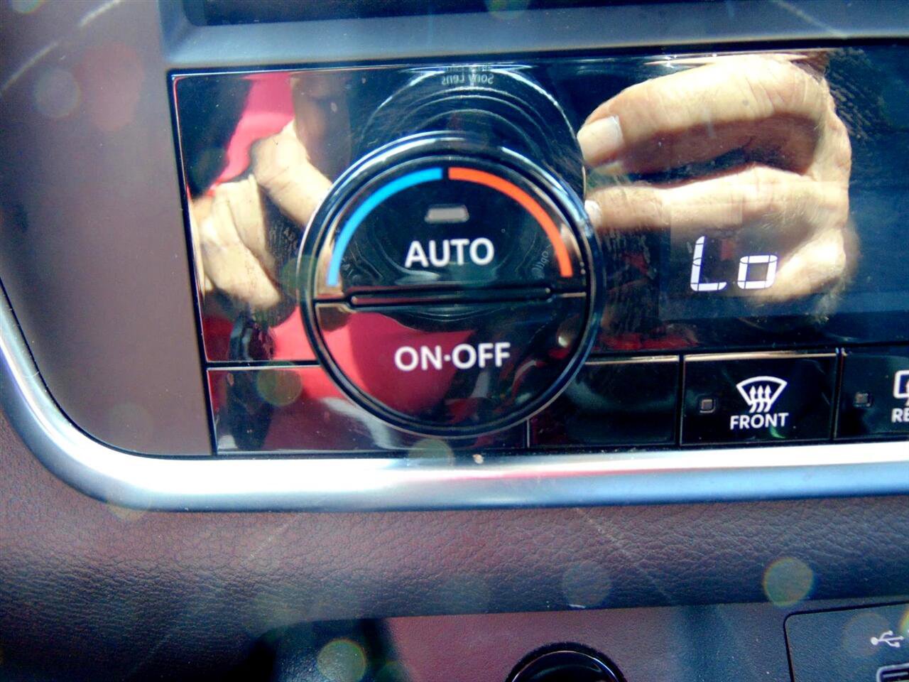 Used 2024 Nissan Rogue SV image 25